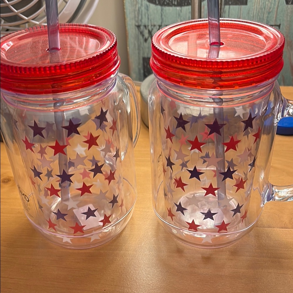 Set of 2 Star plastic Mason Jar Tumblers with Red Lids